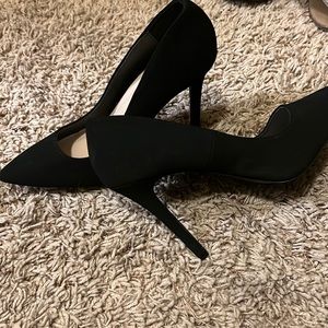 Black heels! Used and very comfortable. SiZe 10